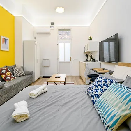 Apartment Stylish Yellow In The Heart Of *